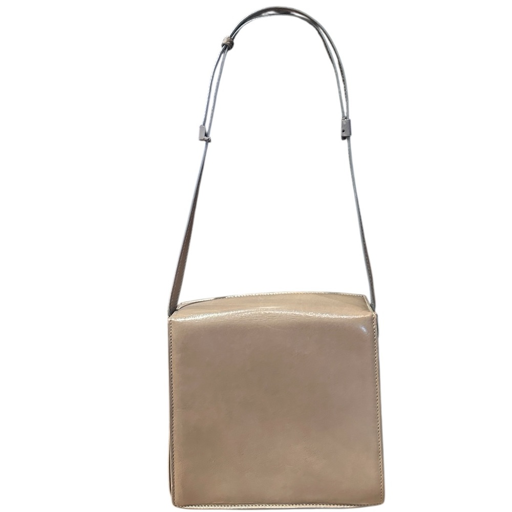 Elegant Gucci Square Leather in Taupe Shoulder Bag